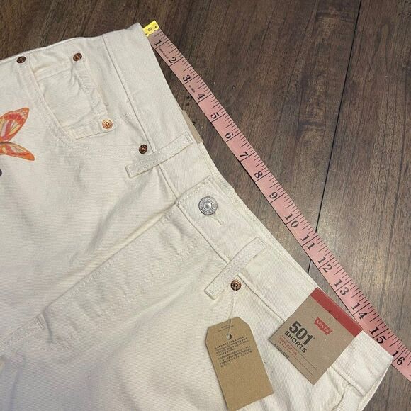 Levi’s 501 Light Stonewash Butterfly Shorts - Picture 6 of 10